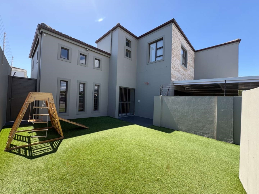 5 Bedroom Property for Sale in Sunningdale Western Cape